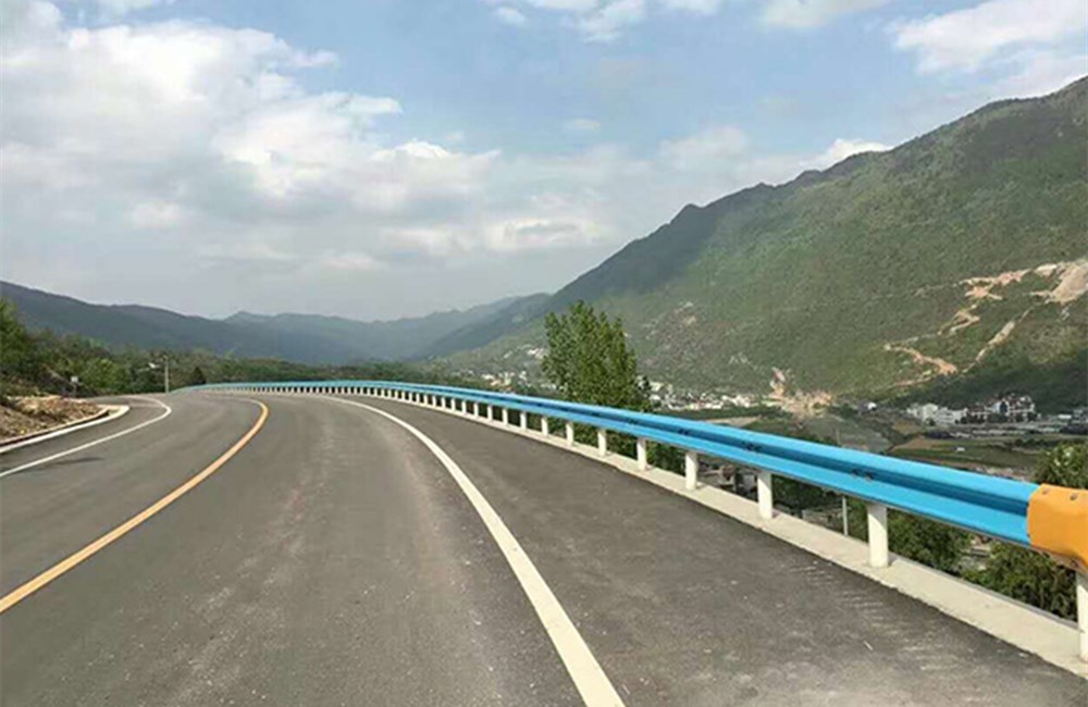 波形護(hù)欄的普通螺栓和防盜螺栓有什么不同之處？