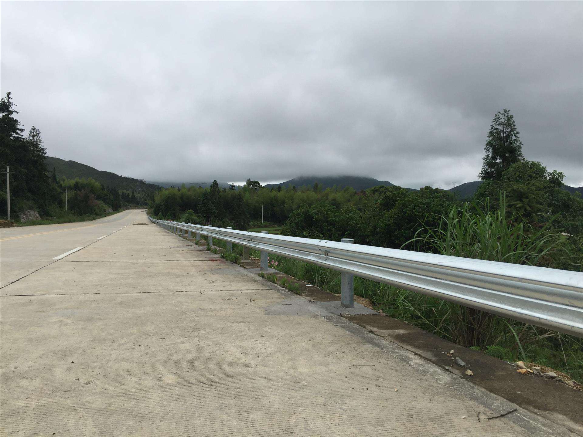 如何保證波形護(hù)欄不變形？