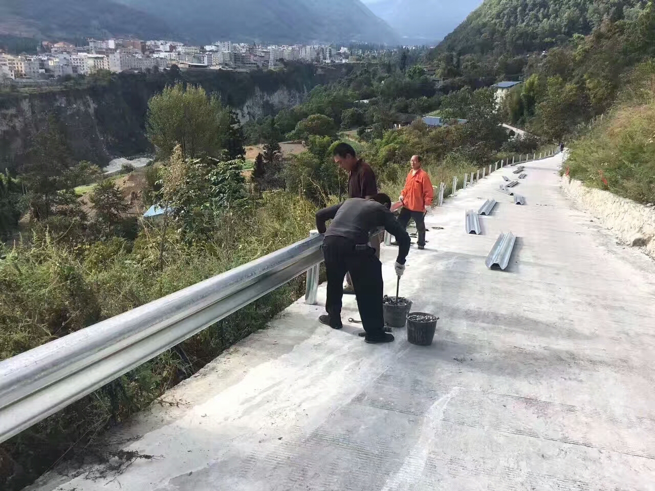 波形護欄應該怎么選擇?